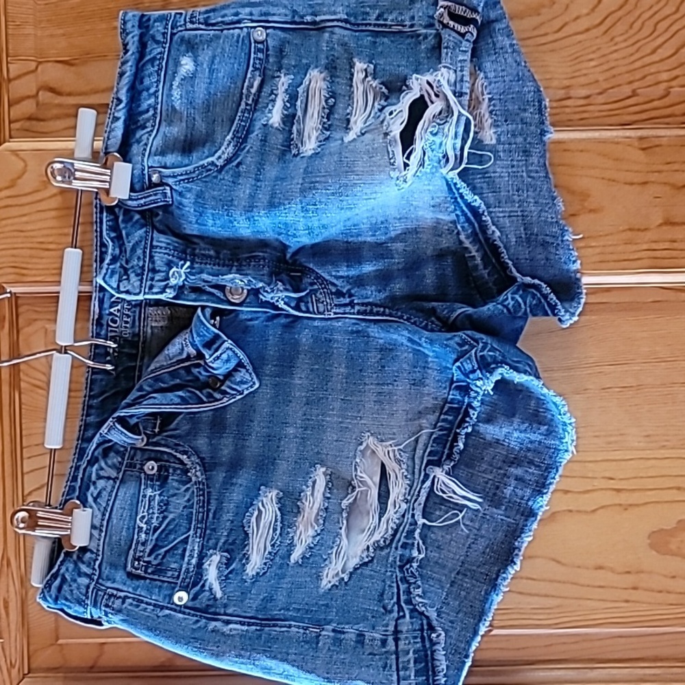 AEO Tomgirl Midi Size 10 Distressed Jean Shorts